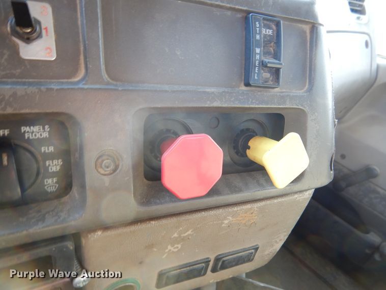 image for item KO9192 2002 Sterling LT9500  semi truck