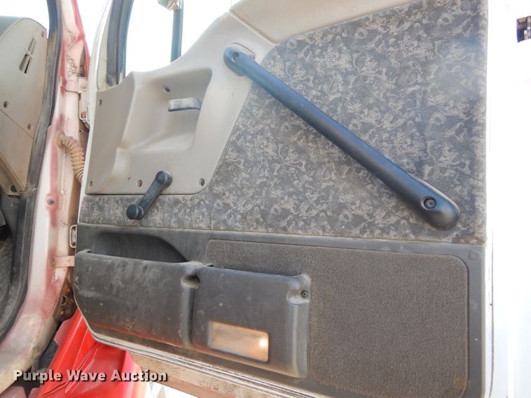 image for item KO9192 2002 Sterling LT9500  semi truck