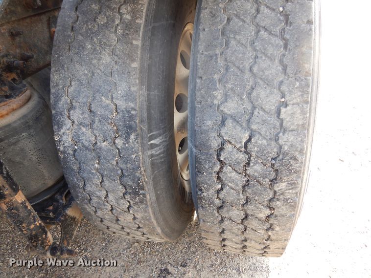 image for item KO9192 2002 Sterling LT9500  semi truck