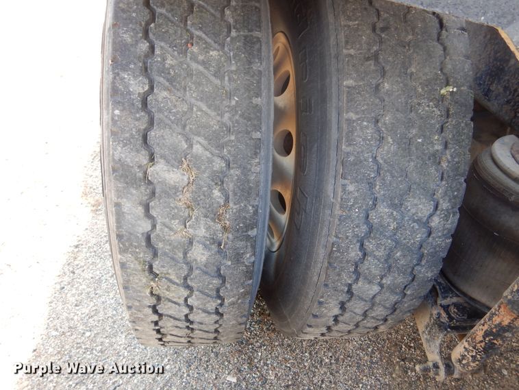 image for item KO9192 2002 Sterling LT9500  semi truck