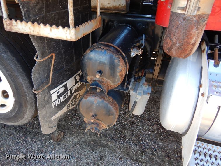 image for item KO9219 2004 Peterbilt 378  dump truck