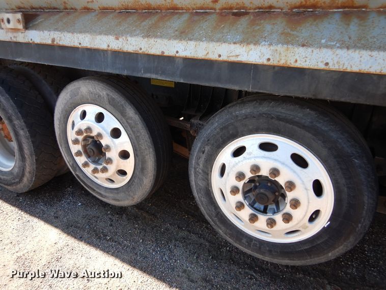 image for item KO9219 2004 Peterbilt 378  dump truck