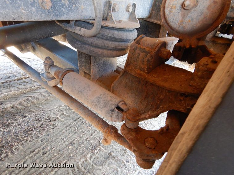 image for item KO9219 2004 Peterbilt 378  dump truck