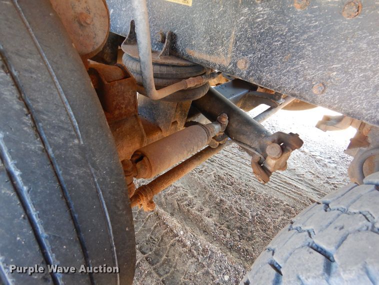 image for item KO9219 2004 Peterbilt 378  dump truck