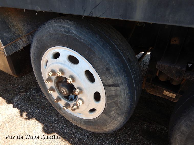 image for item KO9219 2004 Peterbilt 378  dump truck