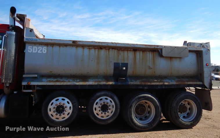 image for item KO9219 2004 Peterbilt 378  dump truck