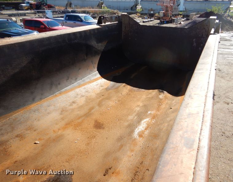 image for item KO9219 2004 Peterbilt 378  dump truck