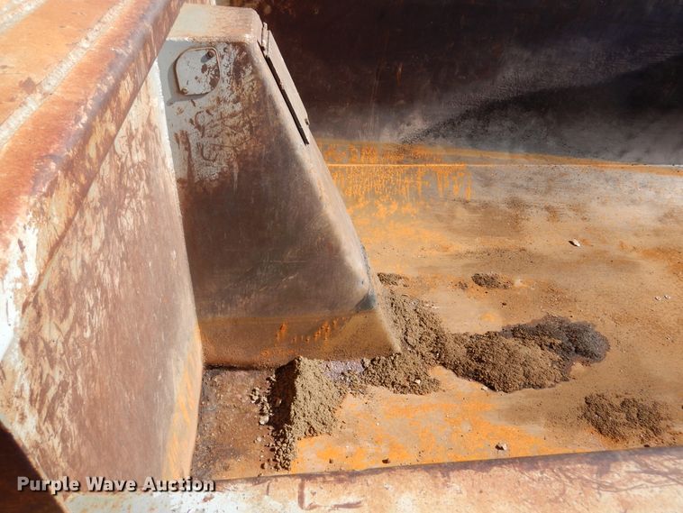 image for item KO9219 2004 Peterbilt 378  dump truck