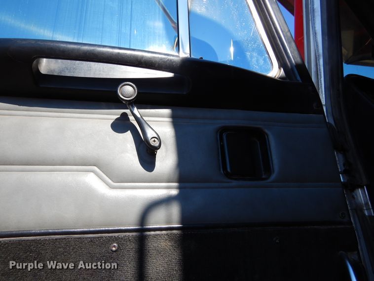 image for item KO9219 2004 Peterbilt 378  dump truck