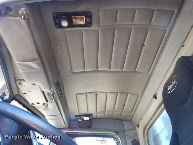 image for item KO9219 2004 Peterbilt 378  dump truck