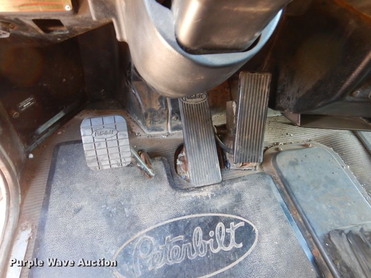 image for item KO9219 2004 Peterbilt 378  dump truck