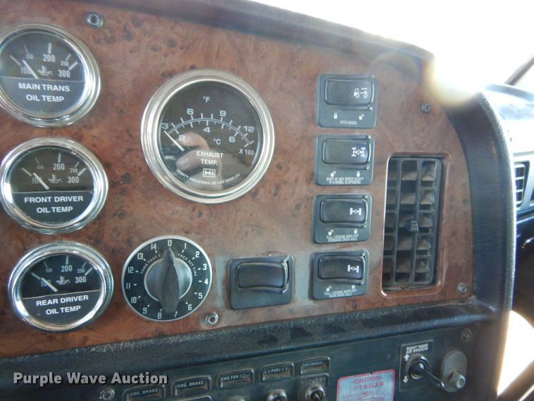 image for item KO9219 2004 Peterbilt 378  dump truck