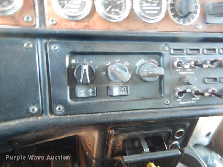 image for item KO9219 2004 Peterbilt 378  dump truck