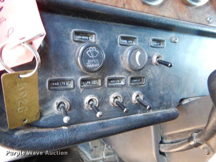 image for item KO9219 2004 Peterbilt 378  dump truck