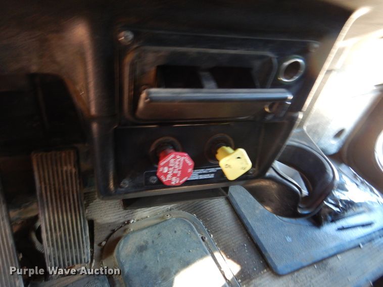 image for item KO9219 2004 Peterbilt 378  dump truck