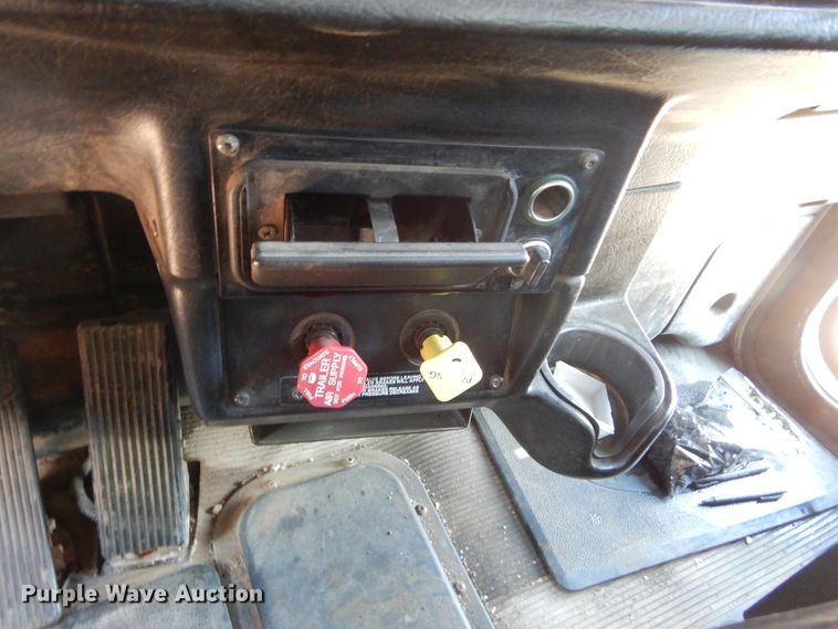 image for item KO9219 2004 Peterbilt 378  dump truck