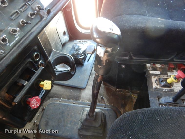 image for item KO9219 2004 Peterbilt 378  dump truck