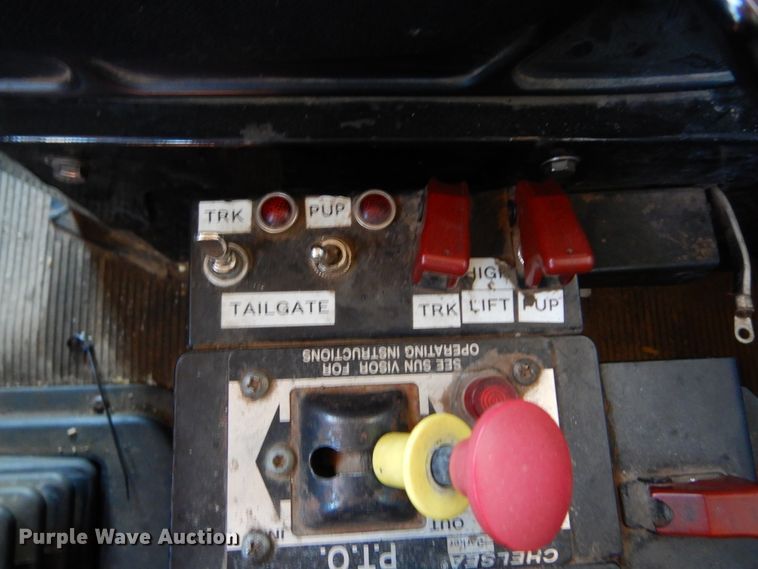 image for item KO9219 2004 Peterbilt 378  dump truck