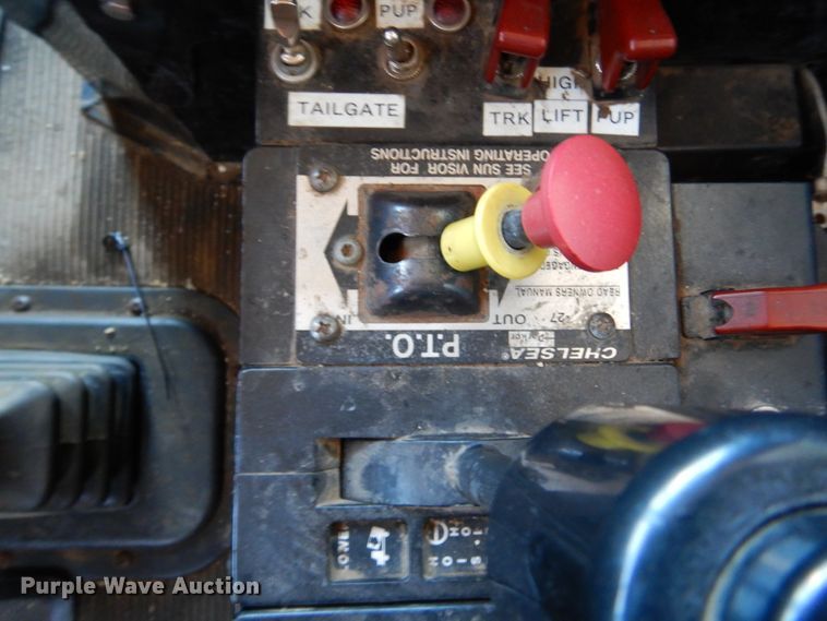 image for item KO9219 2004 Peterbilt 378  dump truck