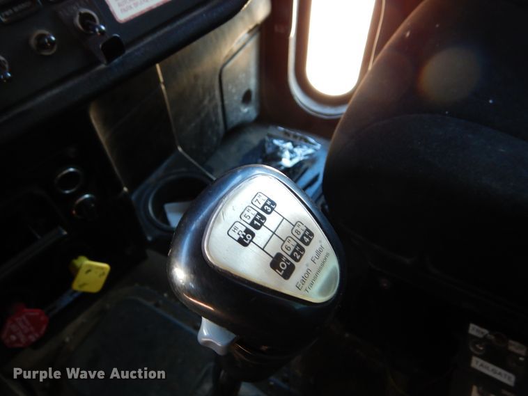 image for item KO9219 2004 Peterbilt 378  dump truck