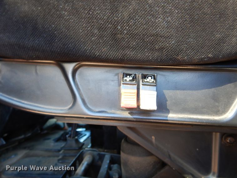 image for item KO9219 2004 Peterbilt 378  dump truck