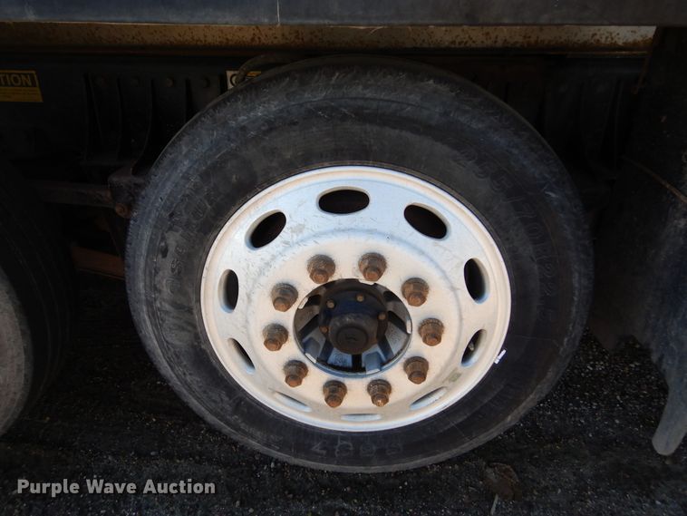 image for item KO9219 2004 Peterbilt 378  dump truck