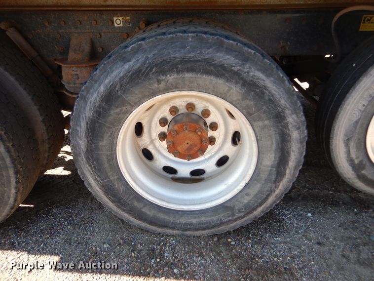 image for item KO9219 2004 Peterbilt 378  dump truck