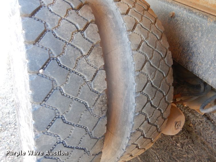 image for item KO9219 2004 Peterbilt 378  dump truck