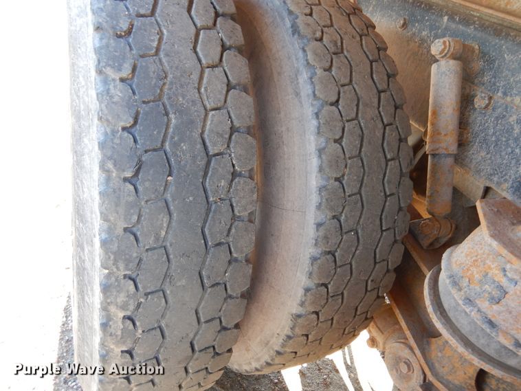 image for item KO9219 2004 Peterbilt 378  dump truck