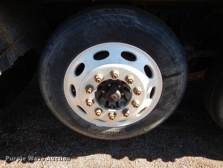 image for item KO9219 2004 Peterbilt 378  dump truck