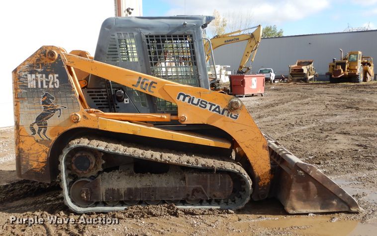 image for item KO9222 2005 Mustang MTL25  tracked skid steer loader
