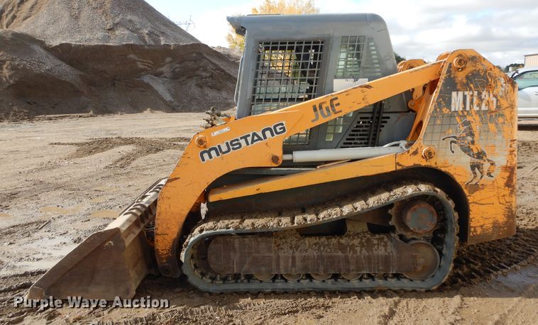 image for item KO9222 2005 Mustang MTL25  tracked skid steer loader