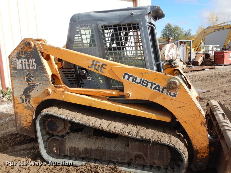 image for item KO9222 2005 Mustang MTL25  tracked skid steer loader