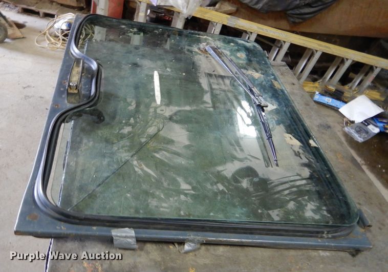 image for item KO9222 2005 Mustang MTL25  tracked skid steer loader