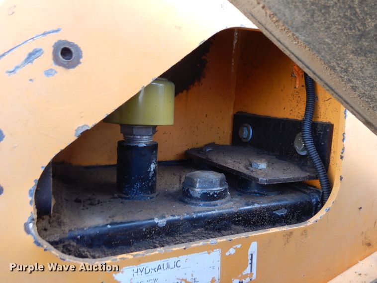 image for item KO9222 2005 Mustang MTL25  tracked skid steer loader