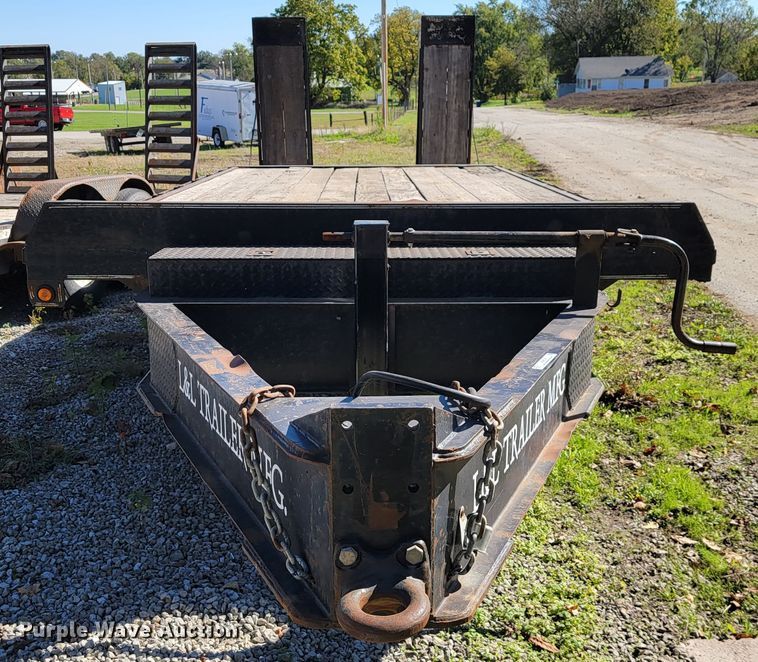 image for item KQ9136 2004 L&L  equipment trailer