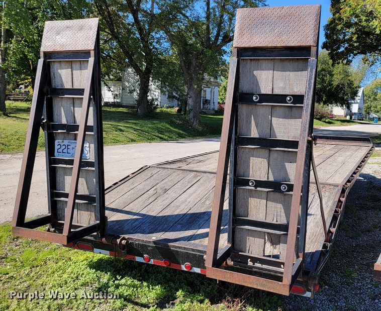 image for item KQ9136 2004 L&L  equipment trailer