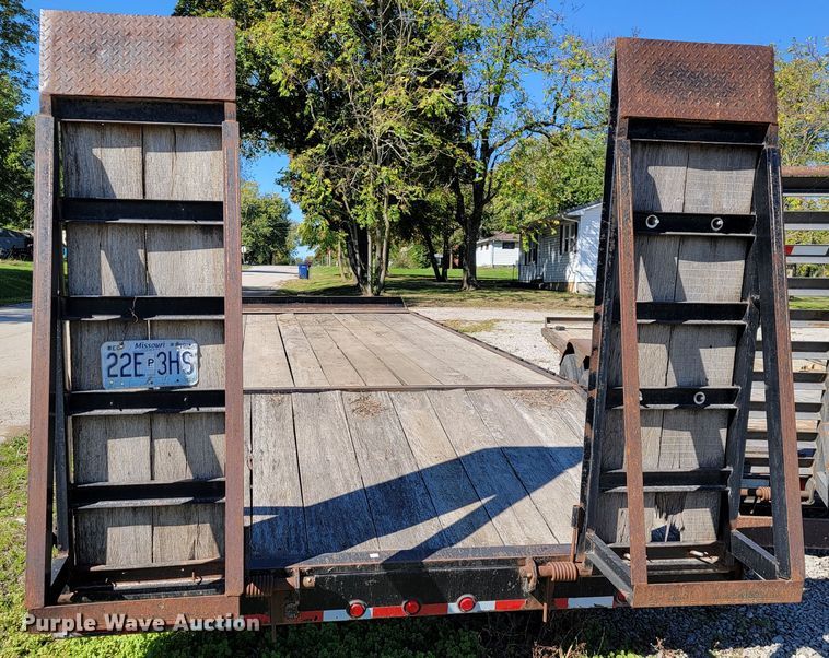 image for item KQ9136 2004 L&L  equipment trailer