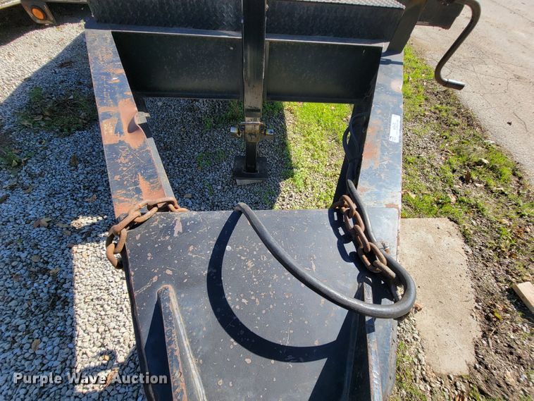 image for item KQ9136 2004 L&L  equipment trailer