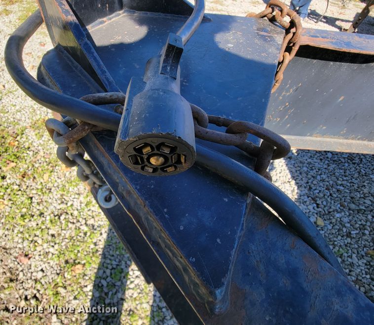 image for item KQ9136 2004 L&L  equipment trailer