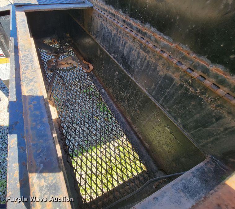 image for item KQ9136 2004 L&L  equipment trailer