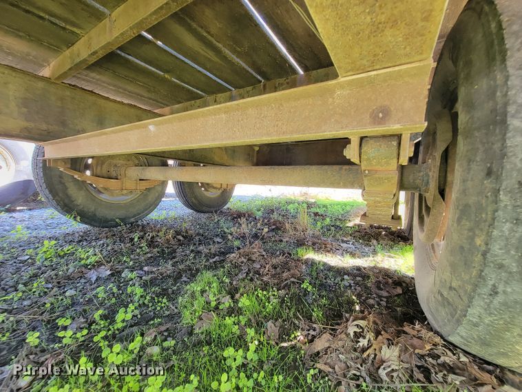 image for item KQ9136 2004 L&L  equipment trailer