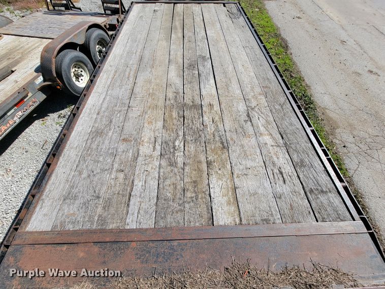 image for item KQ9136 2004 L&L  equipment trailer