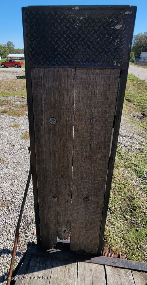 image for item KQ9136 2004 L&L  equipment trailer