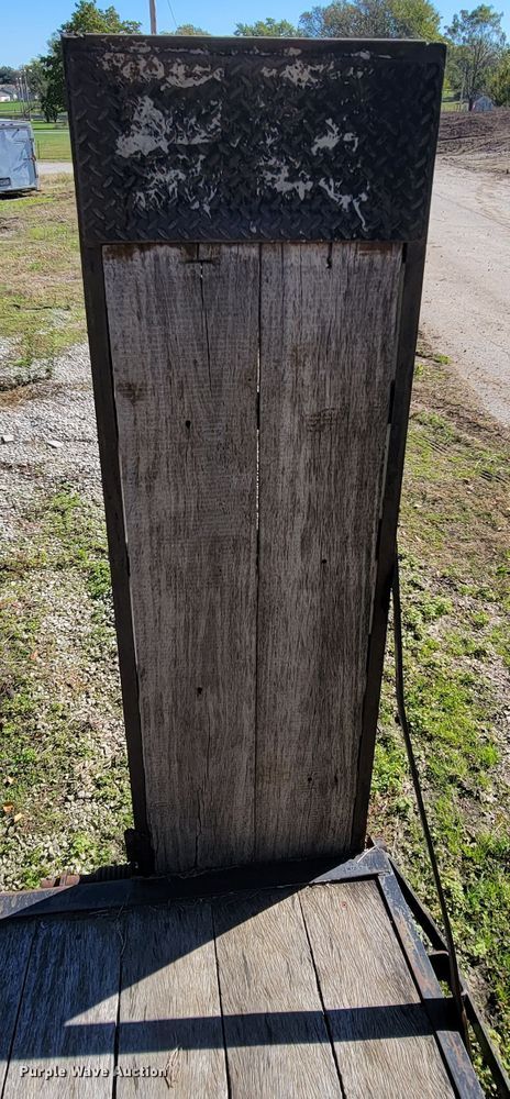 image for item KQ9136 2004 L&L  equipment trailer