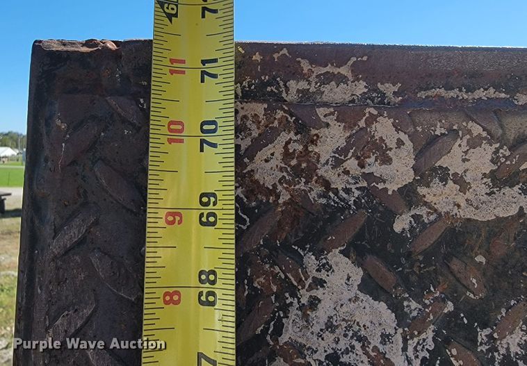 image for item KQ9136 2004 L&L  equipment trailer