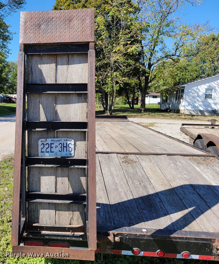 image for item KQ9136 2004 L&L  equipment trailer