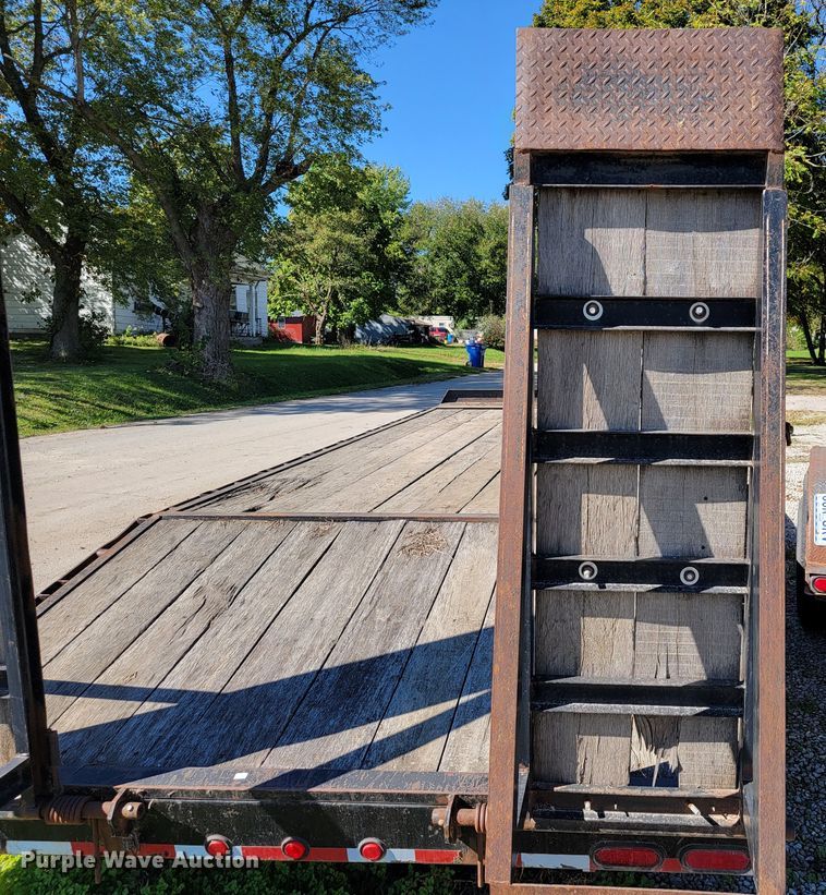 image for item KQ9136 2004 L&L  equipment trailer