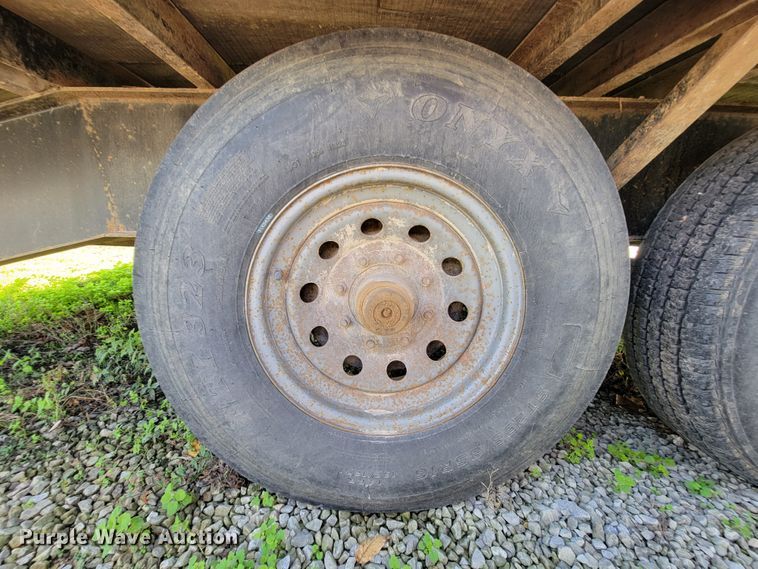 image for item KQ9136 2004 L&L  equipment trailer