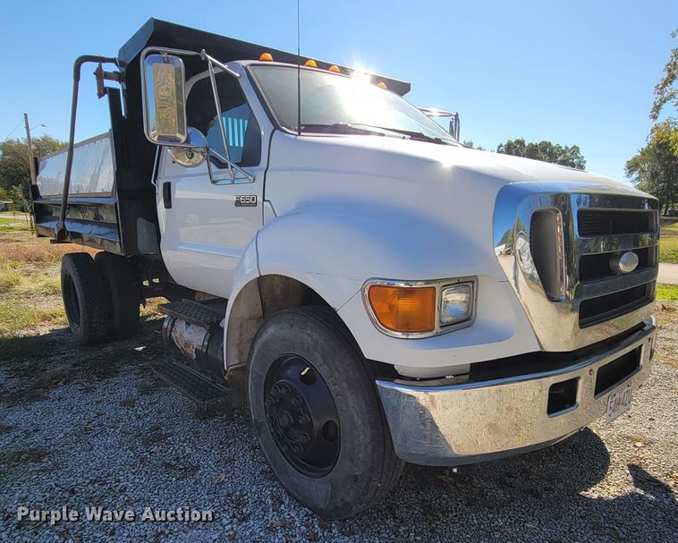 image for item KQ9137 2006 Ford F650 Super Duty XL  dump truck